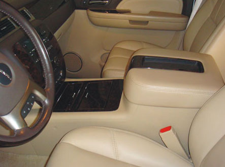 Chevrolet Suburban Floor Console: 2007 - 2013 - view 3